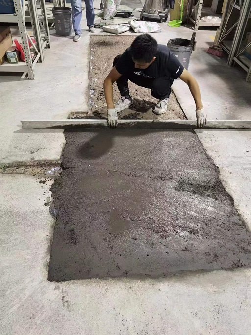 水泥破损地面修复施工